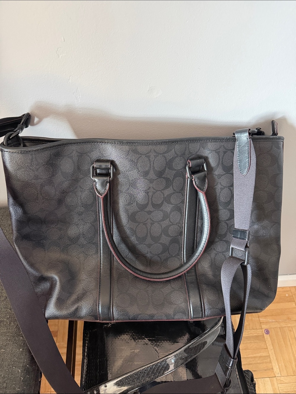 Coach Men’s Black/Brown Signature Messenger Bag - Picture 2 of 3